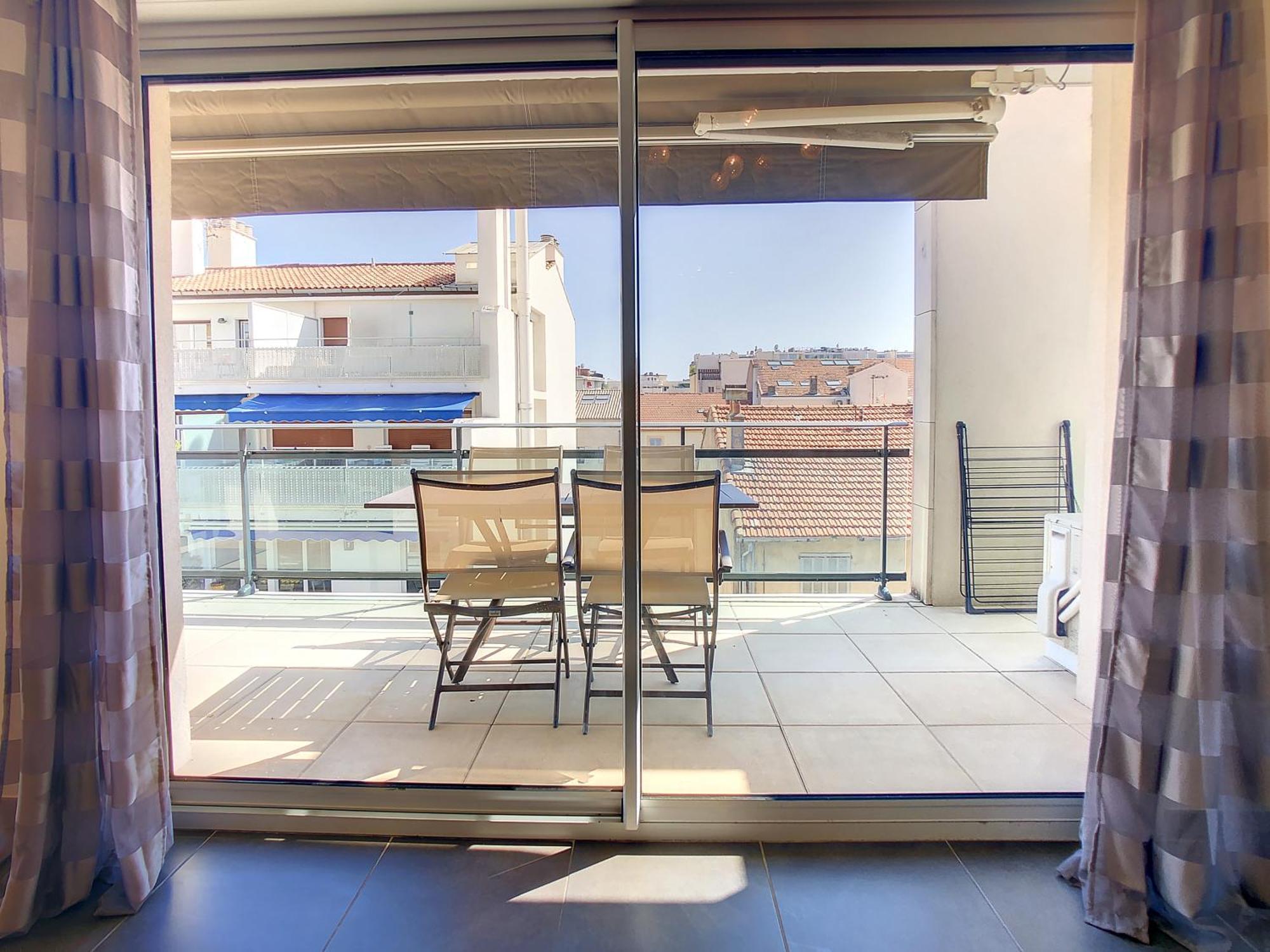3 Bedrooms, 3 Bathrooms Lecerf 411 Appartement