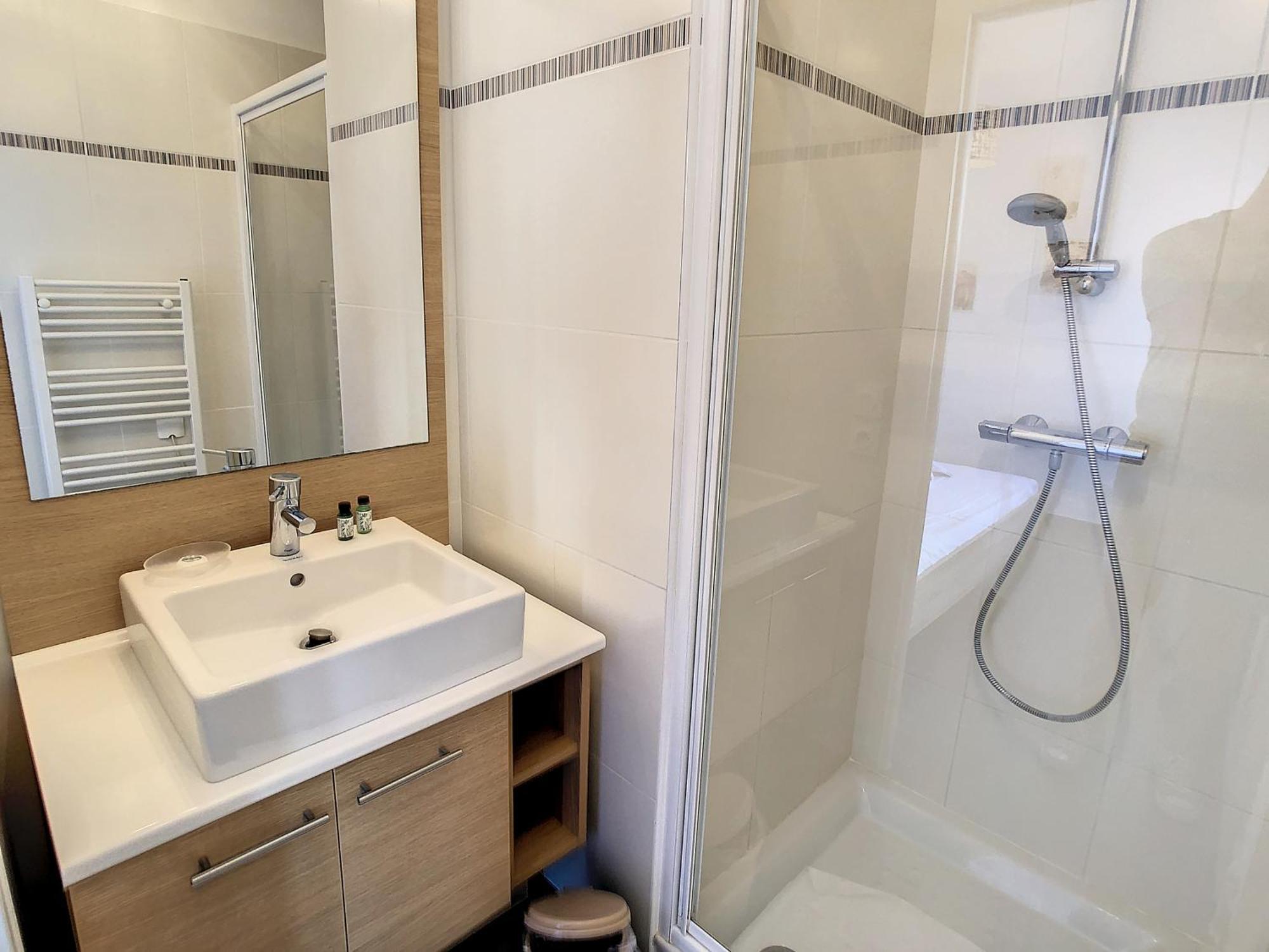 Apartment 3 Bedrooms, 3 Bathrooms Lecerf 411 *