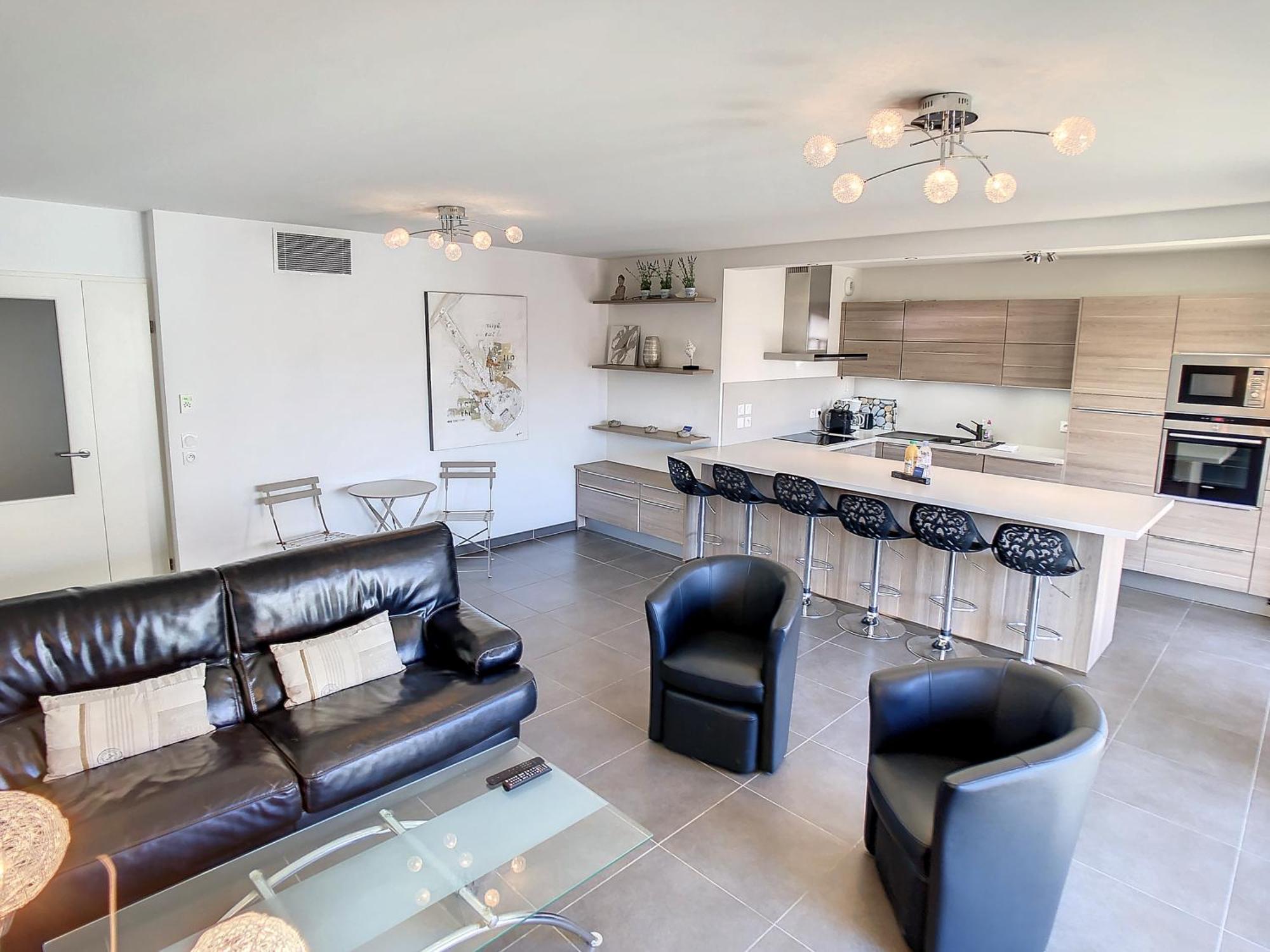 Apartment 3 Bedrooms, 3 Bathrooms Lecerf 411 *