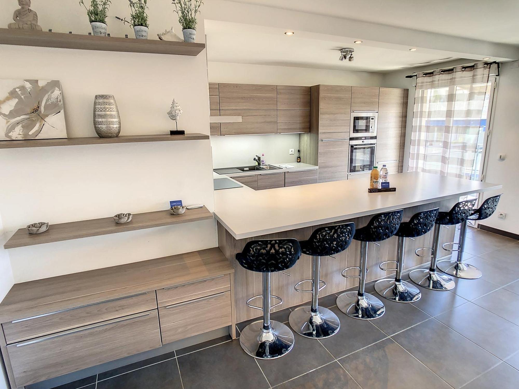 3 Bedrooms, 3 Bathrooms Lecerf 411 Apartment *